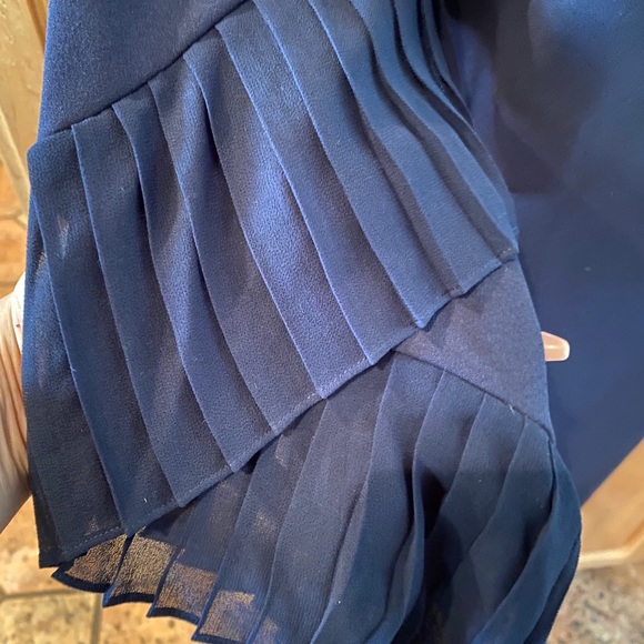 DKNY Women's Pleated Bell-Sleeve Sheath Dress. - Picture 7 of 11